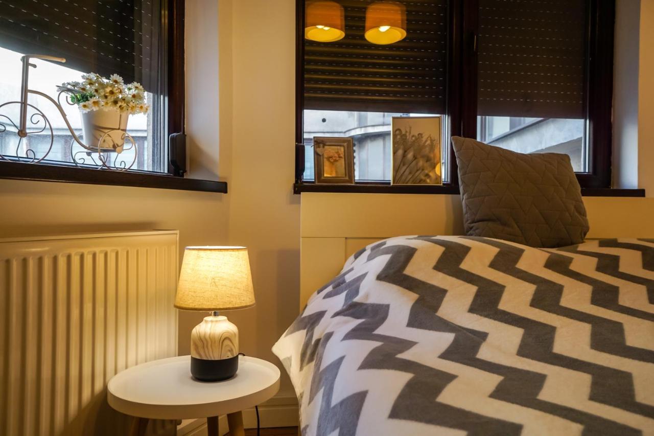 Victoriei Blue Apartment Bukares Bagian luar foto