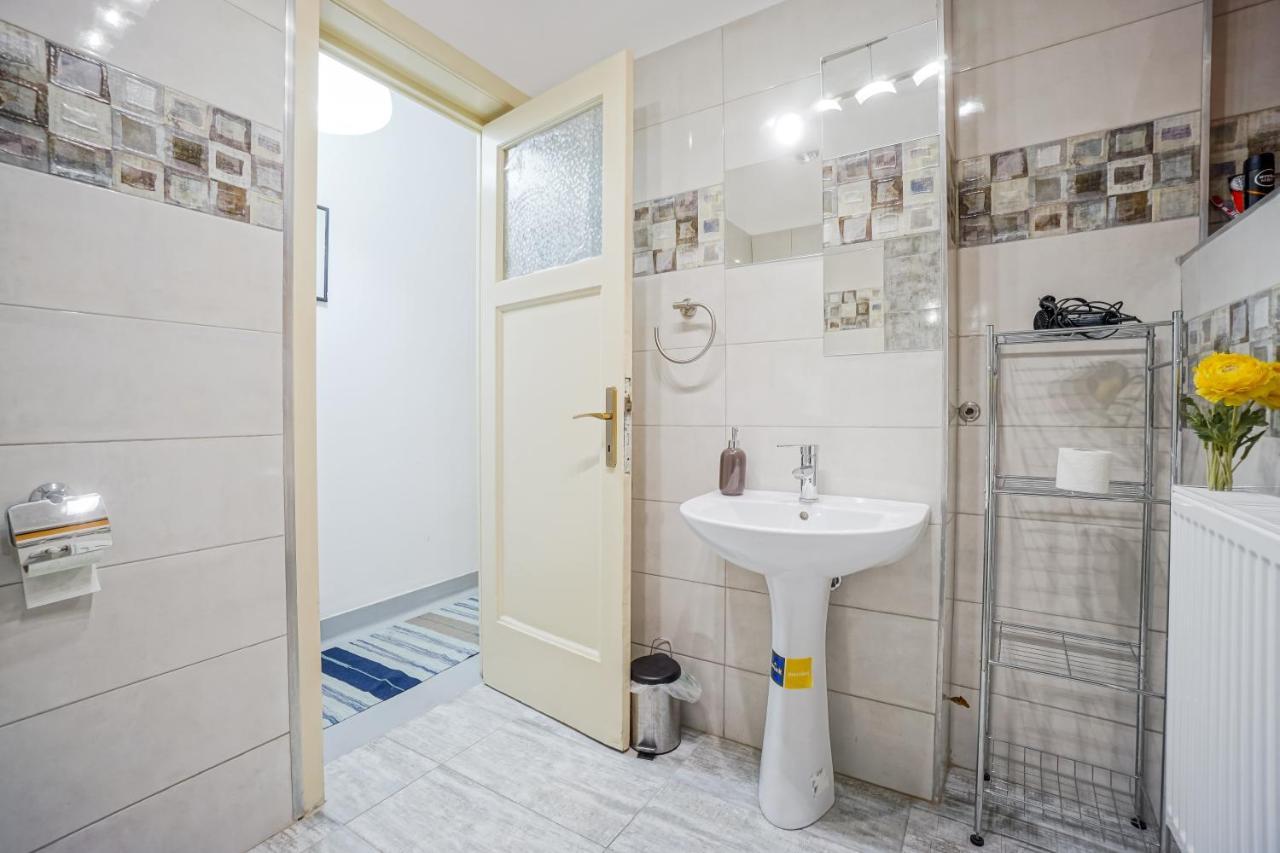 Victoriei Blue Apartment Bukares Bagian luar foto